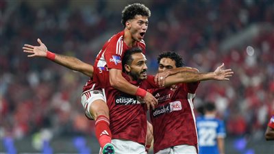 شوط أحمر..الأهلي يتقدم على مودرن فيوتشر بثنائية كهربا والشحات بنهائي السوبر