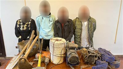 بينهم سيدة.. ضبط 4 أشخاص بتهمة الحفر والتنقيب عن الآثار