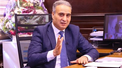 جهاز حماية المستهلك يضرب بيد من حديد ويقوم بضبط مصنع  لإعادة وتدوير زيوت محركات السيارات