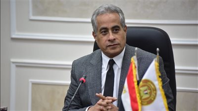 وزير العمل : الأحد المقبل إجازة مدفوعة الأجر للعاملين فى القطاع الخاص بمناسبة عيد الميلاد المجيد