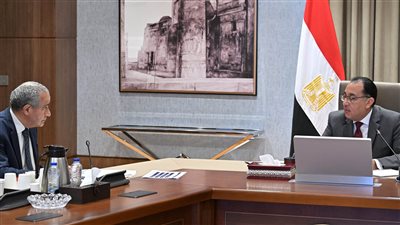 رئيس الوزراء يتابع مع وزير التموين والتجارة الداخلية تنفيذ قرارات ضبط الأسواق 