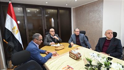 وزير الإسكان يعقد اجتماعا بمقر شركة مياه الجيزة لمتابعة موقف خدمات مياه الشرب والصرف الصحى بالمحافظة