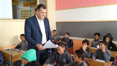 مدير تعليم السويس يتفقد إمتحانات الفصل الدراسي الأول