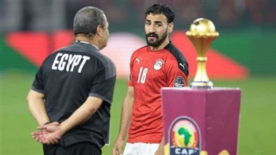 بعد إصابة كوكا.. فيتوريا يستدعي مهند لاشين إلى منتخب مصر