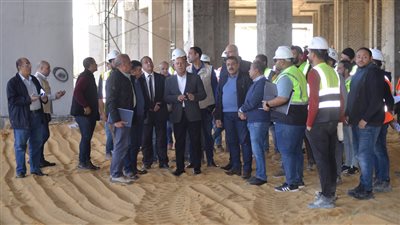 وزير النقل يتابع التقدم في معدلات تنفيذ  مشروع الخط الاول من شبكة القطار الكهربائي السريع 