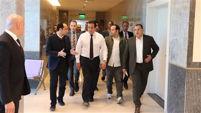 وزير الصحة يتفقد مجمع السويس الطبي ويشيد بمستوى الخدمة الطبية