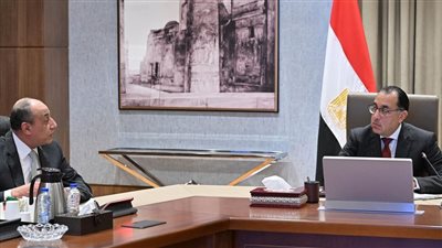 رئيس الوزراء يستعرض مع وزير الطيران إجراءات مشروع استغلال المنطقة الاستثمارية بمطار 