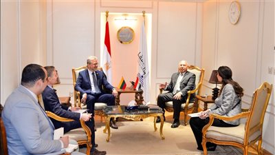 وزير النقل يستقبل سفير ليتوانيا بالقاهرة لبحث سبل التعاون في مجالات النقل المختلفة
