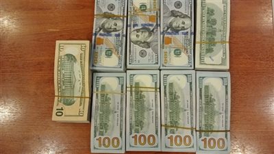 بالمخالفة للقانون.. ضبط شخص بتهمة تهريب عملات 