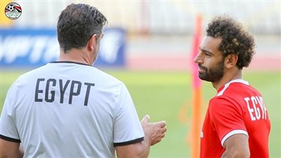 مصطفى محمد يمكن أن يصبح أفضل.. فيتوريا: صلاح قائد كما يجب أن يكون
