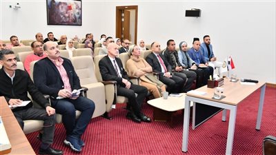 وزيرة البيئة تلتقى بالعاملين بالتفتيش والإلتزام البيئى لمتابعة جهود توفيق أوضاع المنشآت بكافة قطاعاتها المختلفة