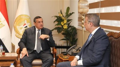 وزير التنمية المحلية يتابع مع محافظ الفيوم مستهدفات الخطط التنموية والخدمية وتحسين الخدمات للمواطنين 