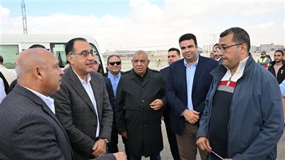 رئيس الوزراء يتفقد أعمال تطوير ورفع كفاءة طريق السويس - السخنة 