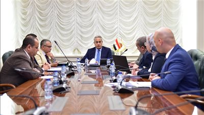 وزير العمل يواصل لقاءاته بشأن مشروع قانون العمل 