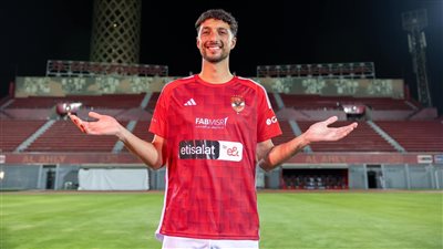 علي بطريقتهم الخاصة.. لاعبو الأهلي يستقبلون الفلسطيني وسام أبو علي 