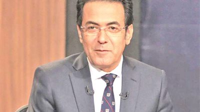 الليلة.. خيرى رمضان فى رحلة إعلامية جديدة عبر شاشة المحور  في الثامنة مساءً