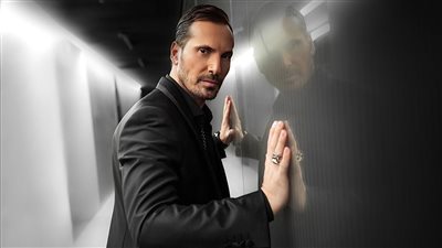 أغنية من اللون الغنائي المصري بتوزيع غربي.. عزيز عبدو يطلق كليب 