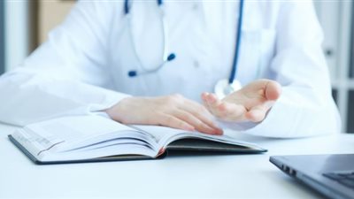 أولى جلسات محاكمة طبيب تجميل اغتصب شقيقة زوجته بأكتوبر