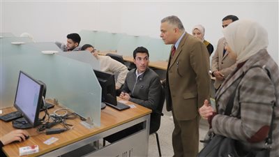 رئيس جامعة السويس يتفقد إمتحانات كليتي العلوم والعلاج الطبيعي