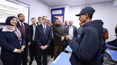 وزير الاتصالات يزور شركتى برمجيات تصدران خدماتهما للخارج انطلاقا من أسيوط