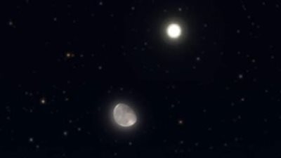 القمر يقترن بكوكب المشترى عملاق المجموعة الشمسية فى مشهد بديع الخميس