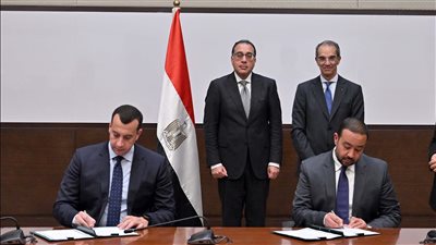 مدبولي يشهد مراسم التوقيع على منح رخصة تشغيل خدمات الجيل الخامس للتليفون المحمول 