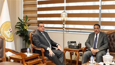 وزير التنمية المحلية يتابع مع محافظ مطروح الموقف التنفيذي للمشروعات القومية والخدمية في كافة القطاعات 