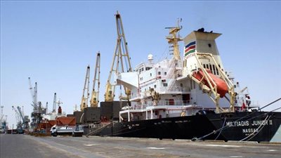 47 ألف طن فوسفات  تغادر سفاجا الى الصين