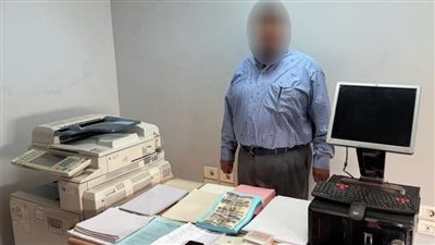 ضبط شخص بتهمة مزاولة نشاط إجرامي تخصص في تزوير المحررات الرسمية