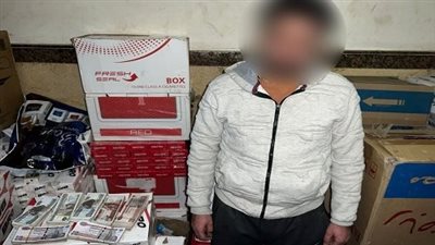 قبل بيعها بالأسواق.. ضبط عاطل بحوزته 21740 عبوة سجائر مهربة جمركياً داخل مخزن بمطروح