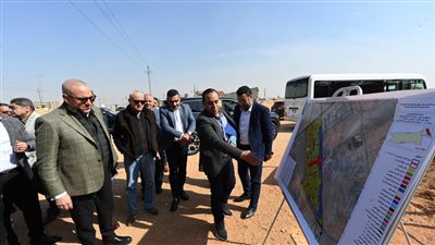 وزير الإسكان يتفقد أعمال الطرق والمرافق بالمناطق المضافة لمدينة الشروق بموجب القرار الجمهوري رقم 636 لسنة 2017