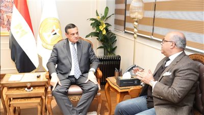 وزير التنمية المحلية يتابع مع رئيس جهاز تنمية التجارة الداخلية جهود إنشاء المخازن الاستراتيجية والمناطق اللوجستية للمنتجات الغذائية 