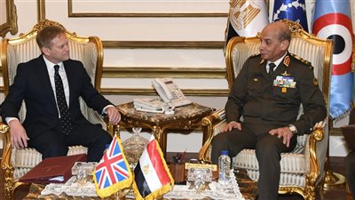 وزير الدفاع والإنتاج الحربى يلتقى وزير الدفاع البريطانى