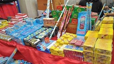 عبر مواقع التواصل الإجتماعي.. ضبط شخصين بتهمة الإتجار فى الألعاب النارية 