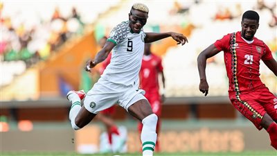 بالنيران الصديقة.. نيجيريا يتقدم على غينيا بيساو بهدف في الشوط الأول