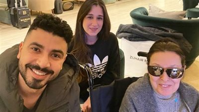 على كرسي متحرك.. أحدث ظهور للفنانة نجاة الصغيرة 