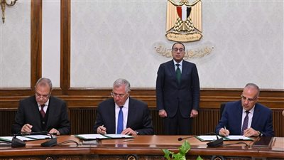 رئيس الوزراء يشهد مراسم توقيع بروتوكول تعاون بشأن الاستثمار المشترك لمنطقة الشاليهات بقرية 