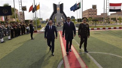 بالصور.. محافظ الدقهلية والقيادات الأمنية يضعون إكليل الزهور على النصب التذكاري بمناسبة عيد الشرطة الـ 72