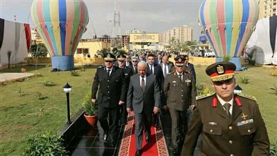 قيادات السويس يضعون أكاليل الزهور على النصب التذكاري للجندي المجهول بمناسبة عيد الشرطة