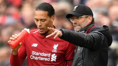 فان دايك عن رحيل كلوب: تعاهدنا على تحقيق الألقاب من أجل الاحتفال به