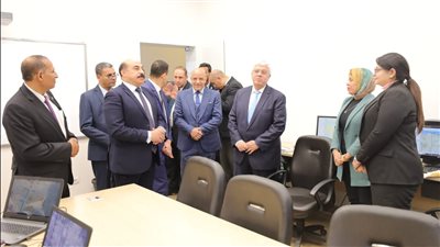 وزير التعليم العالي يتفقد مركز إبداع مصر الرقمية بجامعة أسوان