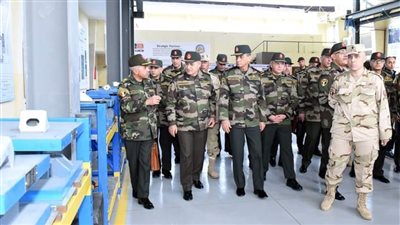 وزير الدفاع والإنتاج الحربى يتفقد مجمع الصناعات الهندسية  بإدارة المركبات