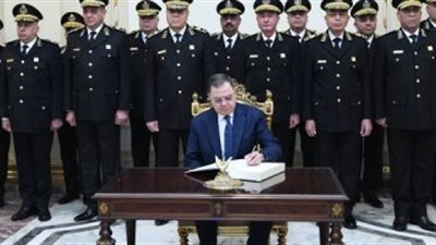 وزير الداخلية للرئيس بمناسبة عيد الشرطة: رجالنا أكثر فداءً وأصدق وفاءً خلف قيادتكم