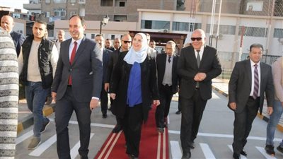وزيرة التضامن ومحافظ قنا يتفقدان مركز العزيمة لعلاج وتأهيل مرضى الإدمان بمحافظة قنا 