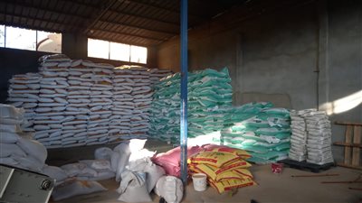 بالجيزة.. ضبط 17 طن أعلاف حيوانية داخل مخزن بدون ترخيص