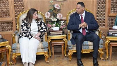 بالصور.. محافظ الدقهلية يستقبل وزيرة الهجرة لحضور فاعلية مبادرة 