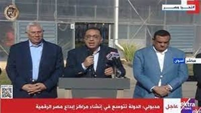 رئيس الوزراء يشاهد مسرح 