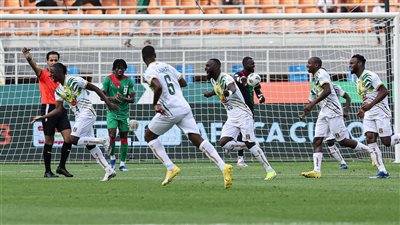 نسور مالي تعبر خيول بوركينا فاسو وتتأهل لمواجهة كوت ديفوار في ربع النهائي