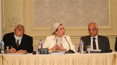 وزيرة البيئة تترأس الاجتماع الأول للجنة تسيير مشروع إدارة تلوث الهواء وتغير المناخ في القاهرة الكبرى