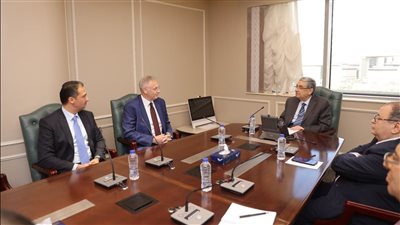 وزير الكهرباء يستقبل الرئيس التنفيذي لقطاع الكهرباء والتحكم علي مستوى شركة سيمنس الألمانية 